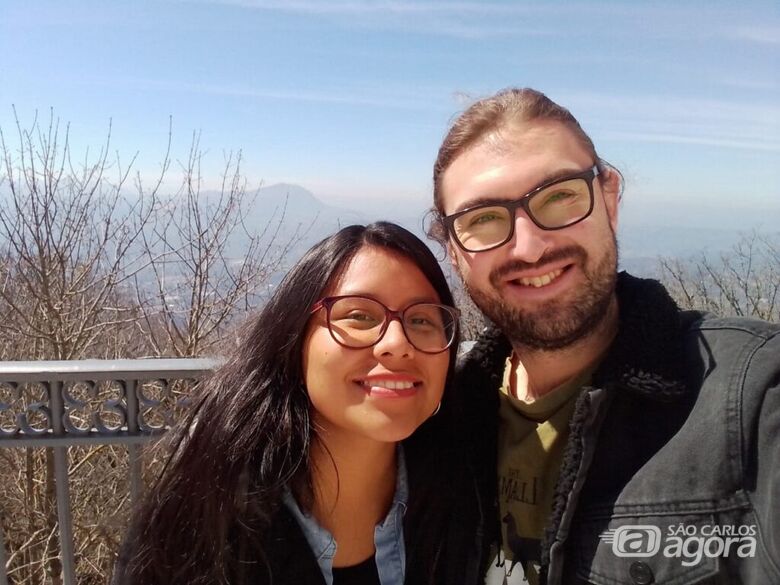 Fabrício e a esposa Maylin, que também é pesquisadora, pretendem permanecer no Brasil, onde se conheceram e encontraram boas perspectivas de crescimento acadêmico - Crédito: Arquivo pessoal