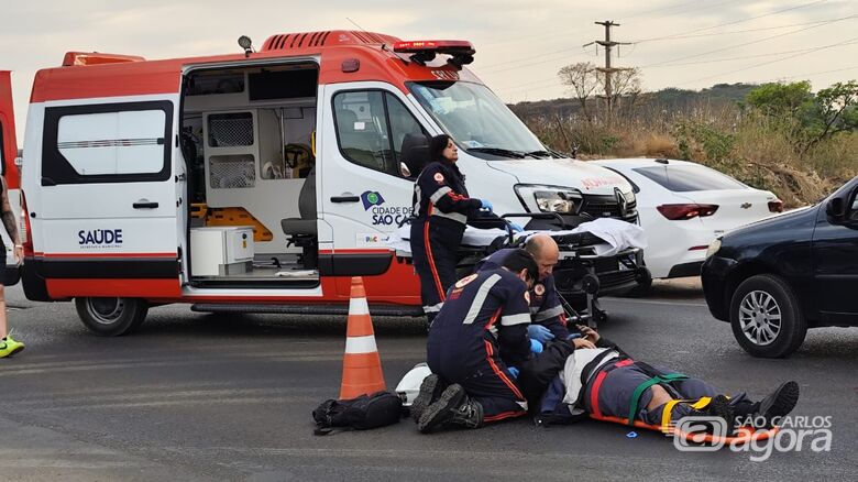 Motociclista fica ferido após colidir contra traseira de carro na avenida Morumbi - Crédito: Maycon Maximino
