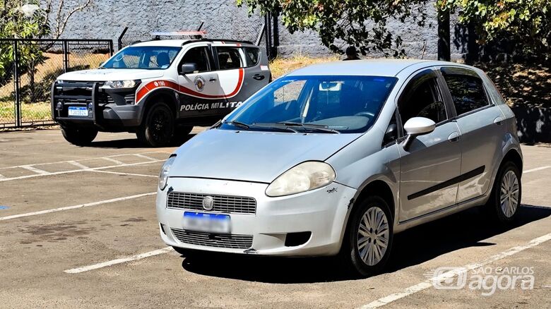 Carro com suspeita de adulteração é apreendido no Varjão - Crédito: Maycon Maximino