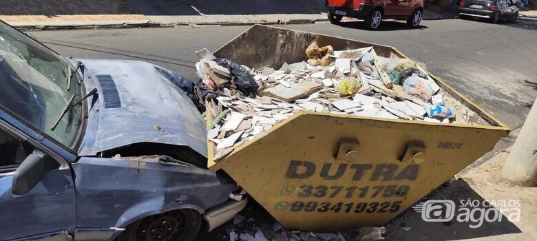 Colisão entre carro e caçamba é registrada no Cidade Aracy II - Crédito: Maycon Maximino