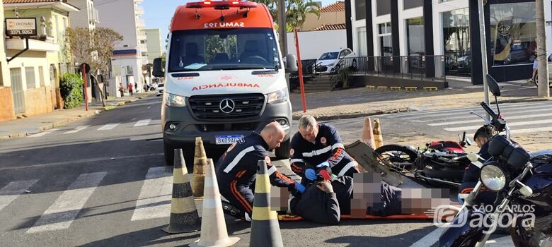 Motociclista fica ferido após colisão com carro na rua Alexandrina - Crédito: Maycon Maximino