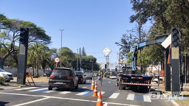 Furto de fiação deixa semáforos inoperantes na Avenida São Carlos - Crédito: Maycon Maximino