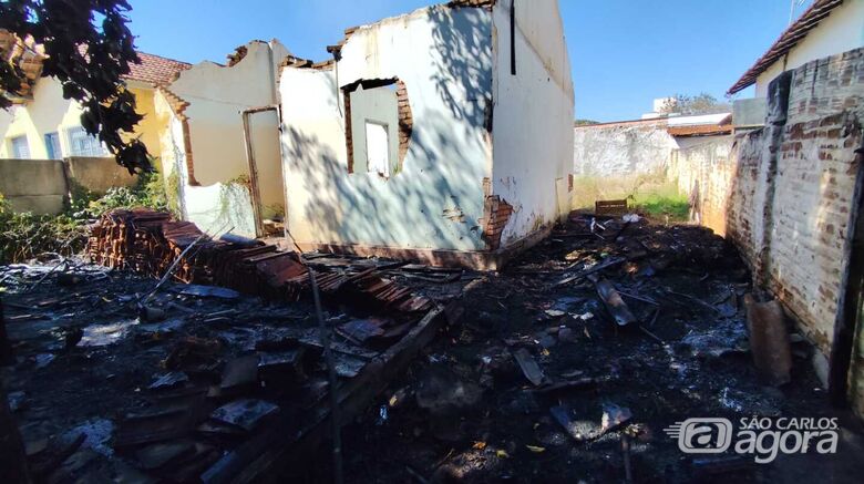 Incêndio em mato mobiliza bombeiros no Jardim Macarengo - Crédito: Maycon Maximino