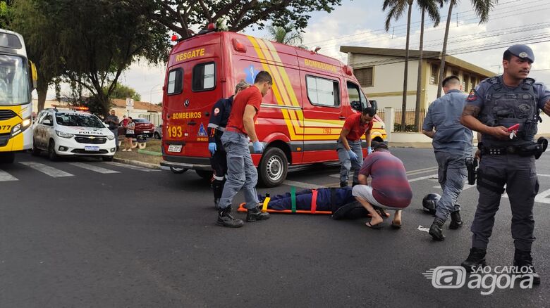 Colisão entre duas motocicletas deixa mulher ferida na Vila Prado - Crédito: Maycon Maximino