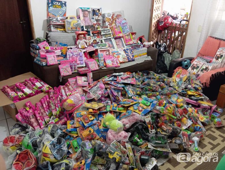 Campanha de Amor da Luna arrecada brinquedos para crianças em tratamento contra o câncer -