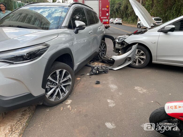 Colisão entre veículos deixa cinco pessoas feridas no Parque Faber - Crédito: Lourival Izaque