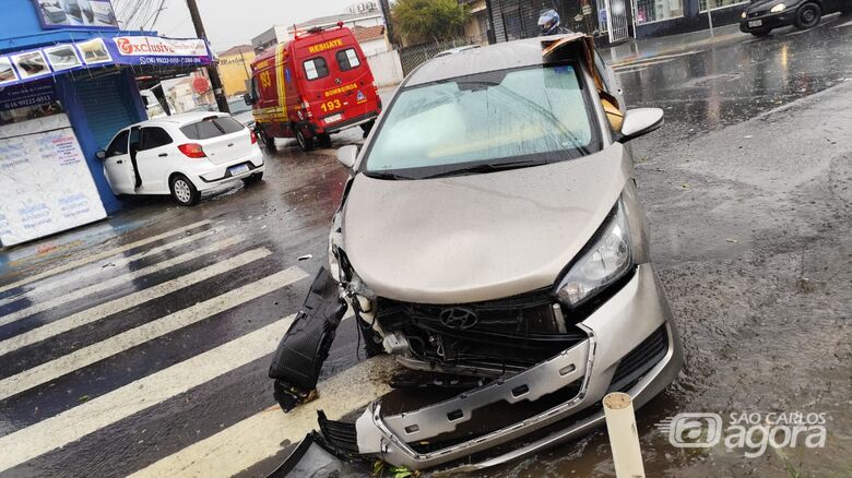 Gestante e passageira de carro de aplicativo ficam feridas após carro invadir comércio na Vila Prado - Crédito: Maycon Maximino