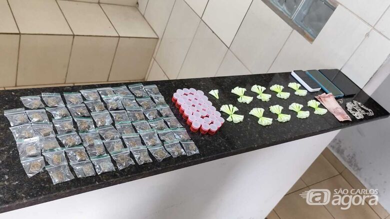 Adolescentes são detidos por tráfico de drogas no São Carlos V - Crédito: Maycon Maximino