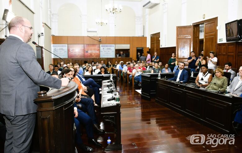 Câmara de São Carlos celebra 160 anos com homenagens a vereadores e ex-presidentes -
