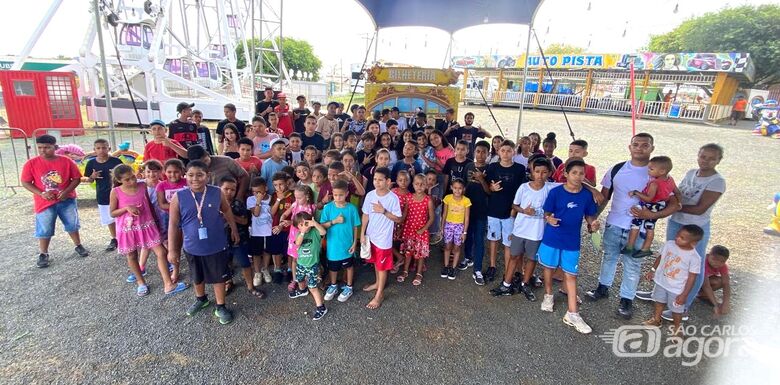 Fundo Social de Solidariedade promove dia de encantamento para 300 crianças em parque de diversões - 