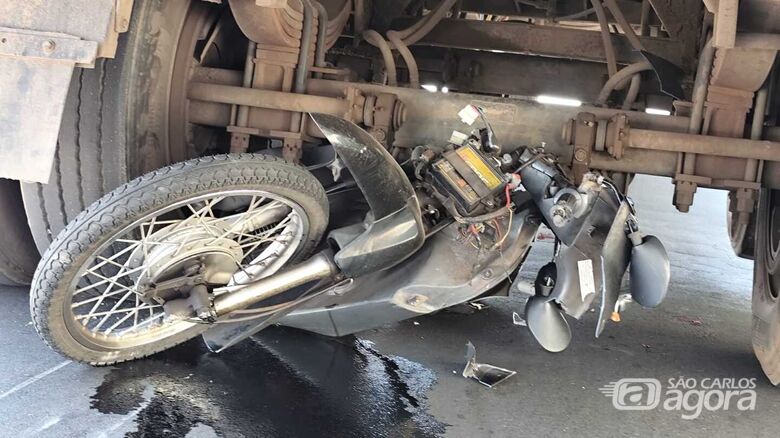 Motociclista fica ferido em acidente com caminhão na José Pereira Lopes - Crédito: Maycon Maximino