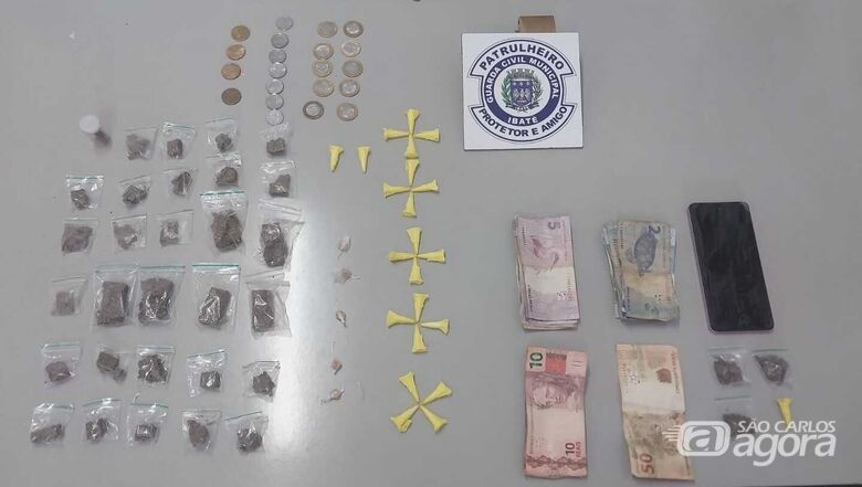 Homem é preso por tráfico de drogas no Jardim Cruzado em Ibaté - 