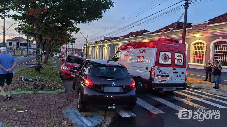 Colisão entre dois veículos é registrada na Vila Prado - Crédito: Maycon Maximino