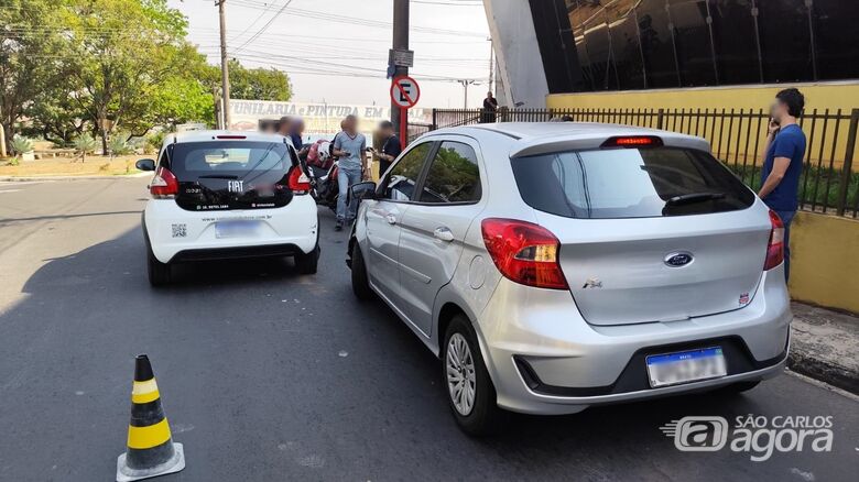 Colisão entre dois carros e moto deixa um ferido ferido na Vila Santa Madre Cabrini - Crédito: Maycon Maximino