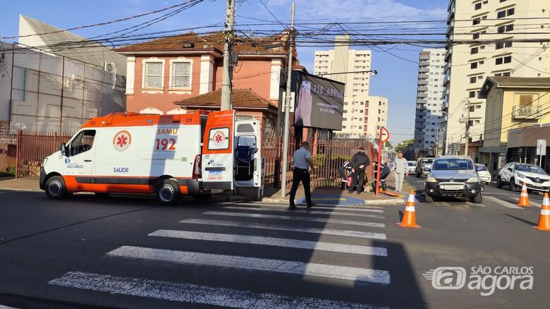 Ônibus bate em carro no Centro e jovem de 19 anos fica ferida - Crédito: Maycon Maximino