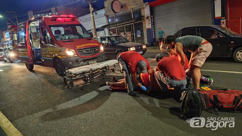Motociclista e passageira de carro ficam feridos em colisão traseira na avenida São Carlos - Crédito: Maycon Maximino