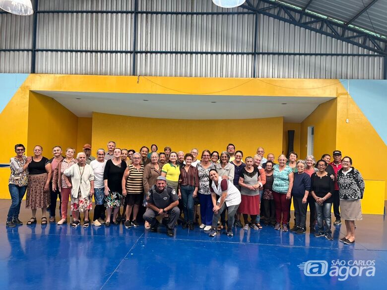 Idosos recebem orientações da PM sobre como evitar golpes - Crédito: Divulgação 