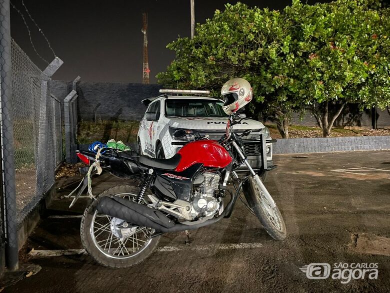Força Tática detém homem com moto furtada - Crédito: Lourival Izaque
