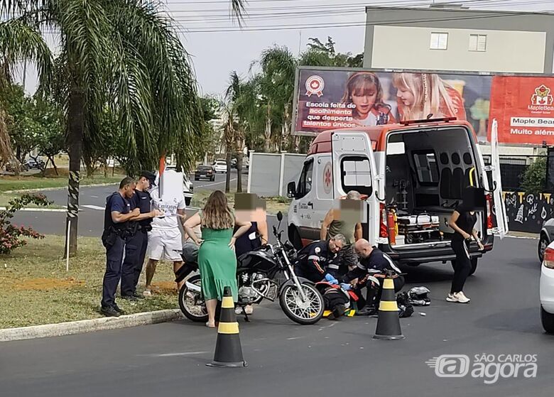 Colisão entre carro e moto deixa idoso ferido no Jardim Ipanema - Crédito: Maycon Maximino