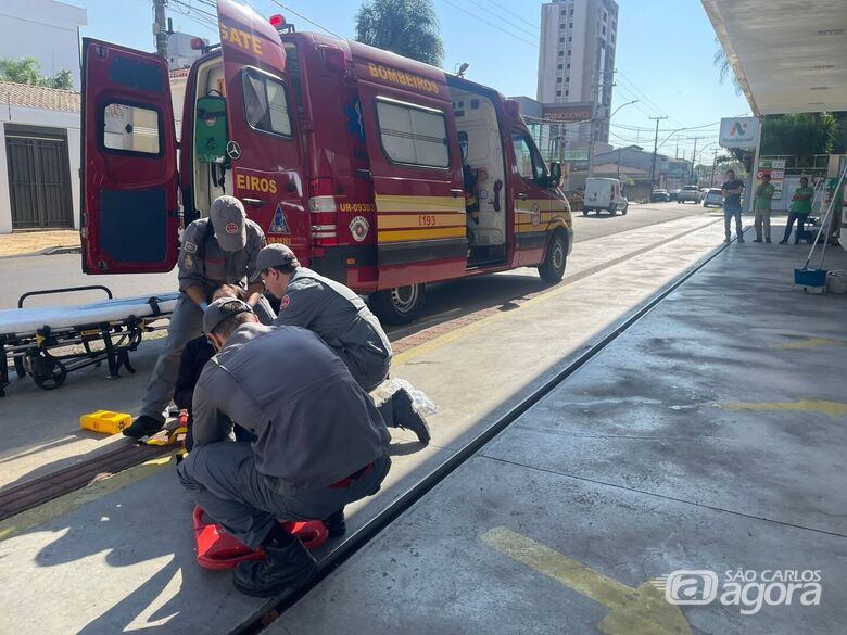 Colisão entre carro e duas motos deixa duas pessoas feridas no Centro  - Crédito: Lourival Izaque 