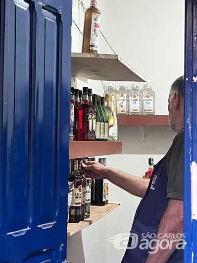 Fiscais fiscalizam bebidas em São Carlos - 