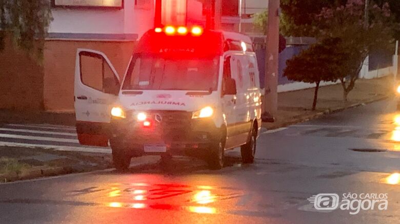 Motociclista fica ferido em colisão entre carro e moto -