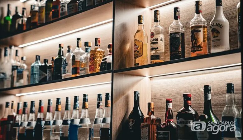 Seguindo orientação do Sindi Clubes, São Carlos Clube emitiu um comunicado nesta quinta-feira, 2 de outubro, suspendendo temporariamente as bebidas destiladas - Crédito: Foto: Duindo/Pixabay/Agência Brasil