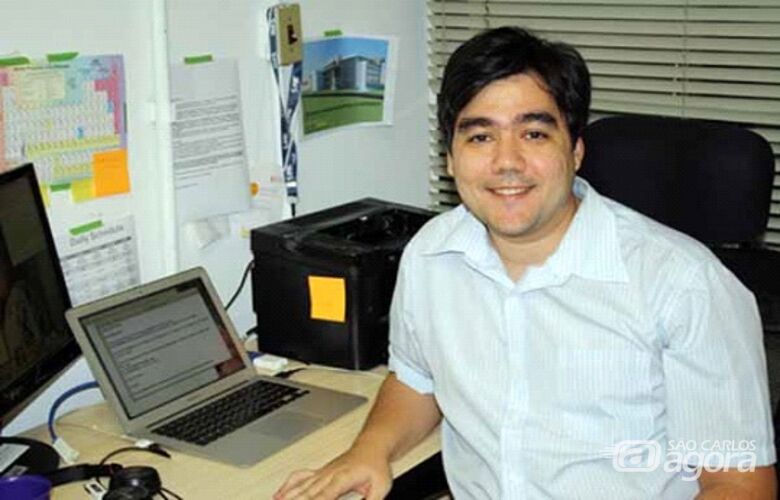 Prof. Dr. Emanuel Alves de Lima Henn  IFSC  USP  Grupo de Óptica  CEPOF  Coordenador do Evento - Crédito: divulgação