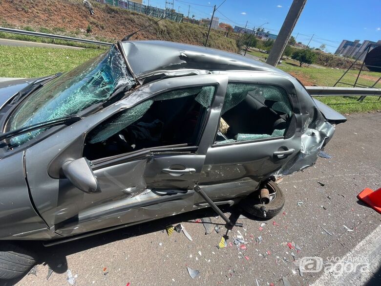 Veículo ficou destruído - Crédito: Lourival Izaque