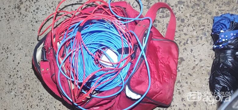 Homem é preso em flagrante após furtar fios e objetos em residência no Centro de São Carlos - 
