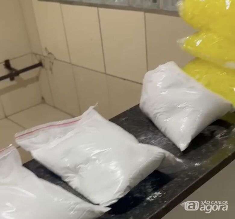 Força Tática apreende quase 3 quilos de cocaína em residência na Vila Jacobucci - 