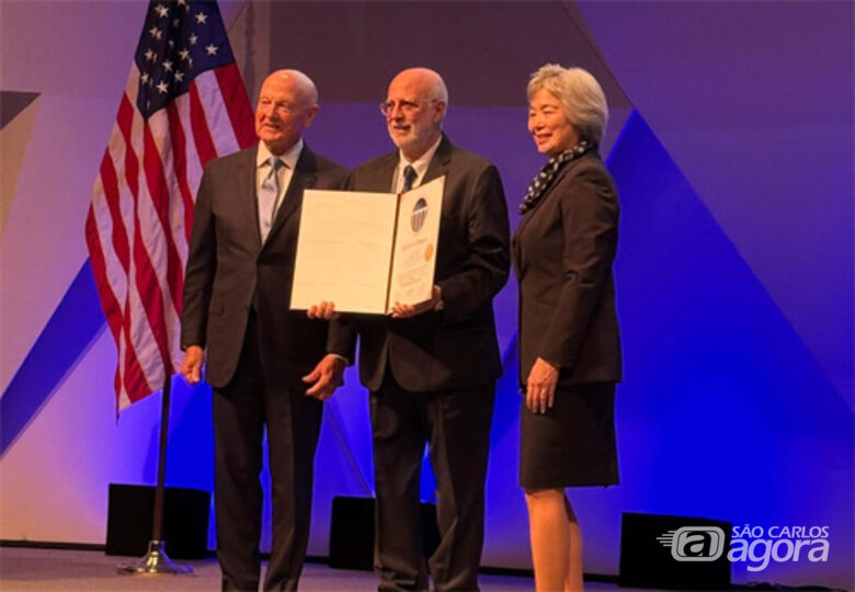 Cientista São-Carlense é reconhecido internacionalmente e empossado como membro da Academia Nacional - Crédito: Divulgação