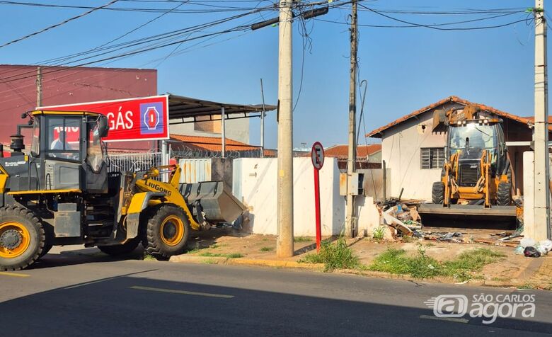 Prefeitura realiza demolição de imóvel abandonado no Jardim Paulistano  - Crédito: divulgação
