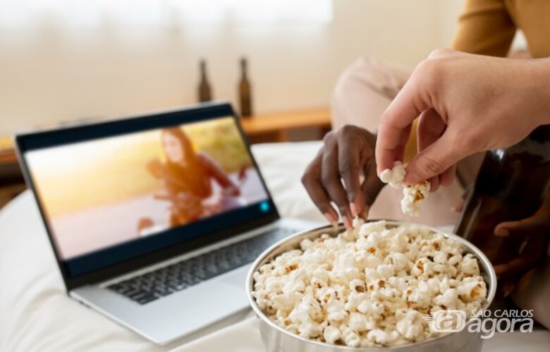 Por que você ainda paga para assistir filmes e séries em 2025? - 