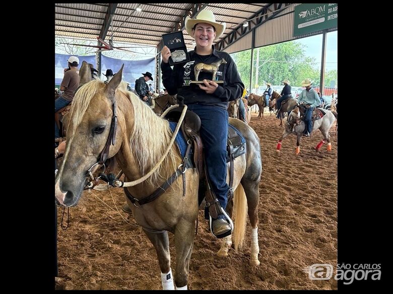 Jovem de São Carlos conquista primeiro lugar em competição nacional de Ranch Sorting em Araçatuba - 