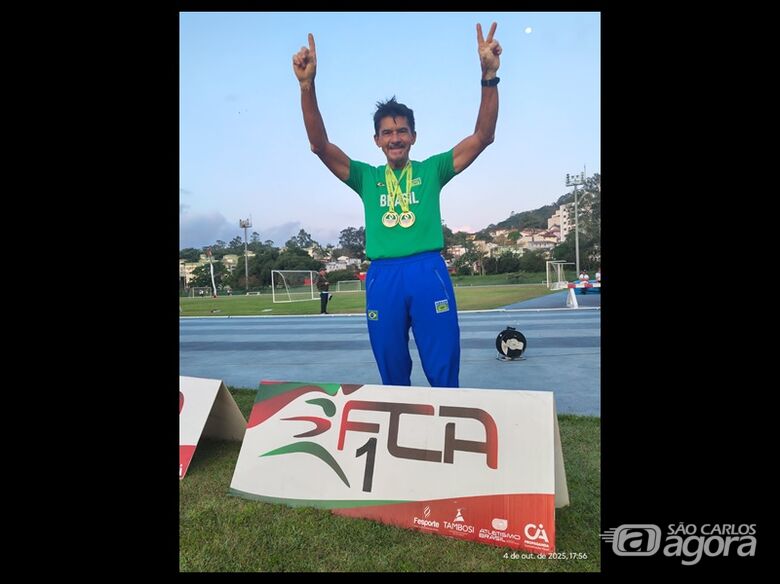 Atleta de São Carlos brilha e conquista duas medalhas de ouro em Florianópolis - 