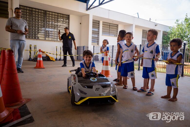 Minicidade ensina segurança viária para crianças em São Carlos -