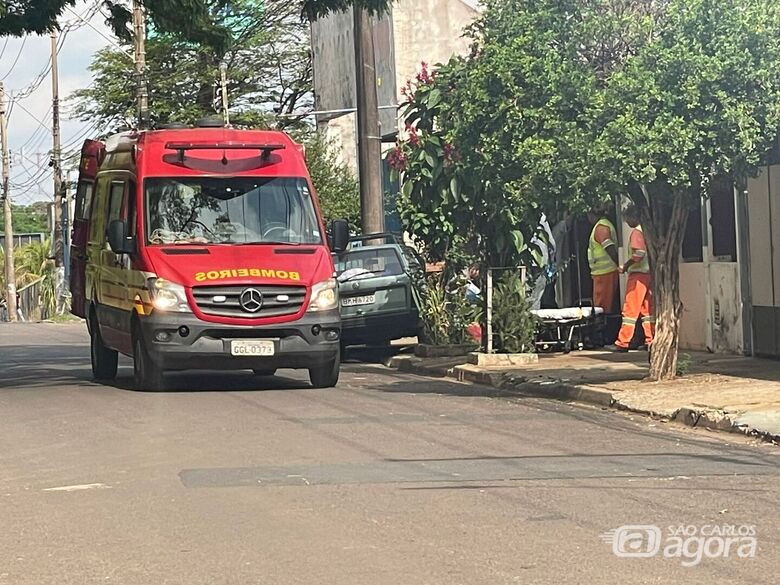 Idoso cai de escada enquanto fazia manutenção em casa no Jardim Hikare - Crédito: Lourival Izaque