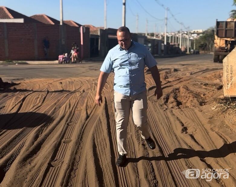 Vereador Paulo Vieira solicita pavimentação em trecho que liga os bairros Zavaglia e Ipê Mirim - 