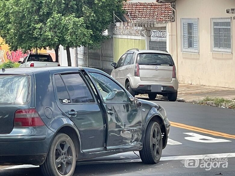 Colisão entre e carro e moto deixa jovem ferido no Jardim Cruzeiro do Sul - Crédito: Lourival Izaque
