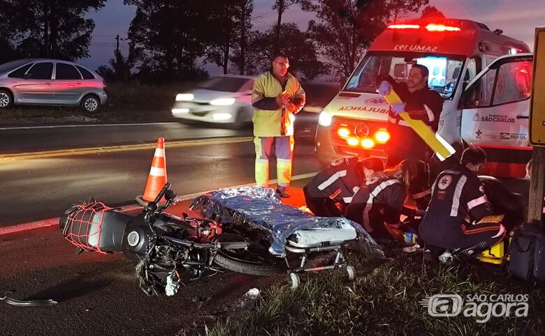 Estoquista que se envolveu em colisão entre moto e carro na SP-215 morre em São Carlos - Crédito: Foto: Maycon Maximino/São Carlos Agora