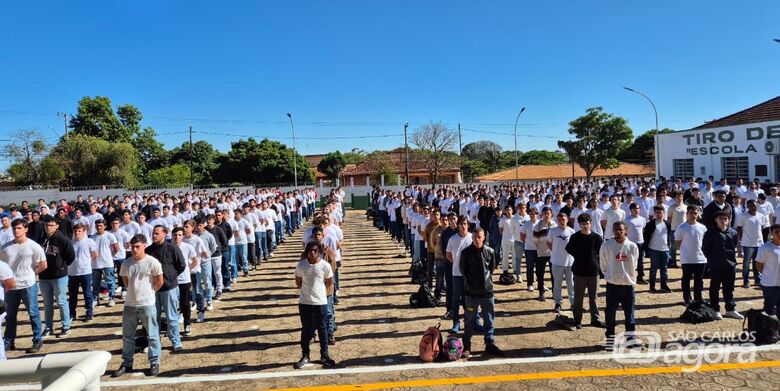 Jovens de São Carlos recebem Certificados de Dispensa de Incorporação em cerimônia no Tiro de Guerra - 