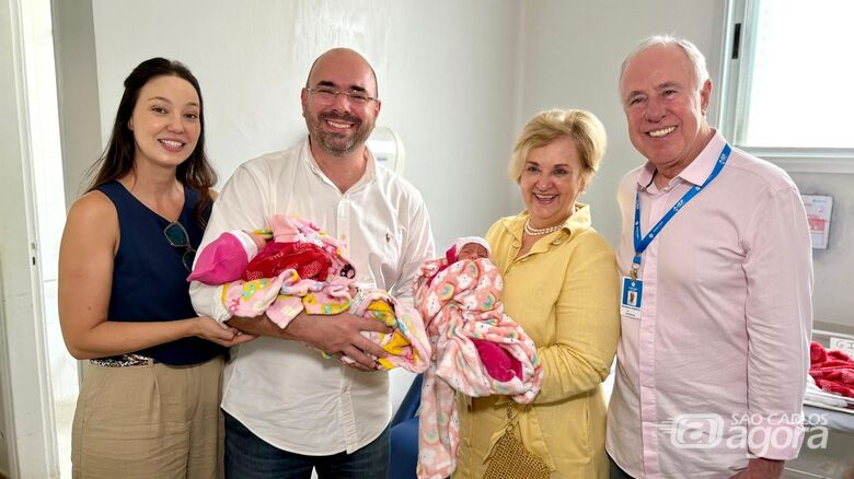 Fundo Social entrega 70 kits maternidade à Santa Casa de São Carlos -