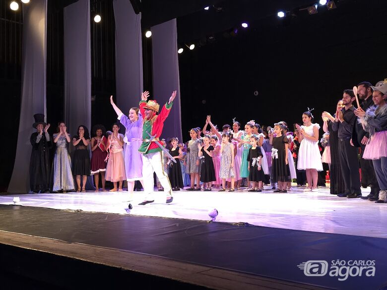 Projeto Dançar encanta público com espetáculo "O Quebra-Nozes" no Teatro Municipal - Crédito: SECOM São Carlos