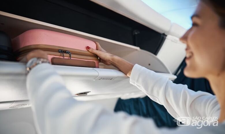Procon cobra explicações de companhias aéreas sobre tarifa “Básica” que proíbe bagagem de mão -
