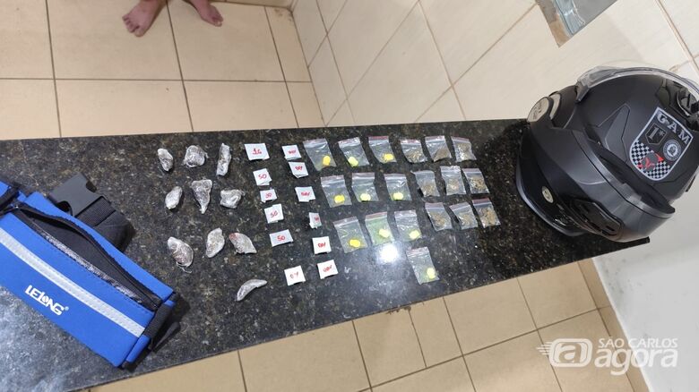 Jovem é flagrado com drogas no Distrito Industrial  - Crédito: Maycon Maximino 