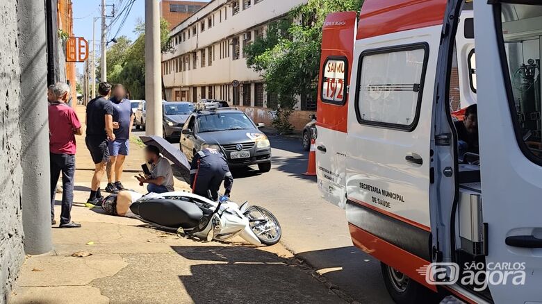Colisão entre moto e carro deixa mulher ferida na área central - Crédito: Maycon Maximino