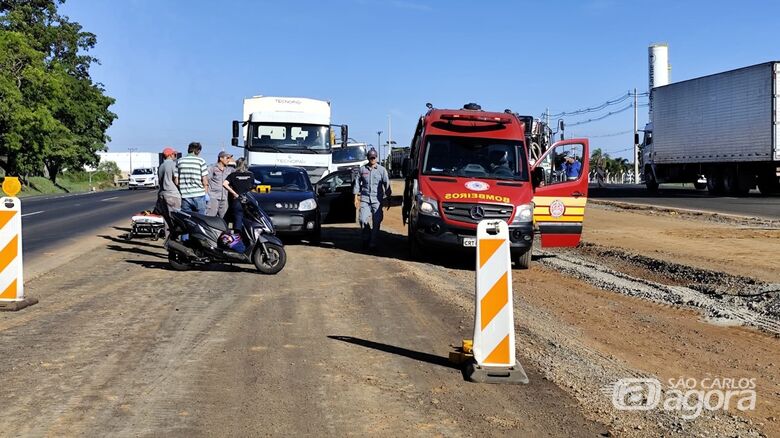 Motociclista fica ferida em colisão traseira na rodovia Washington Luís - Crédito: Lourival Izaque 