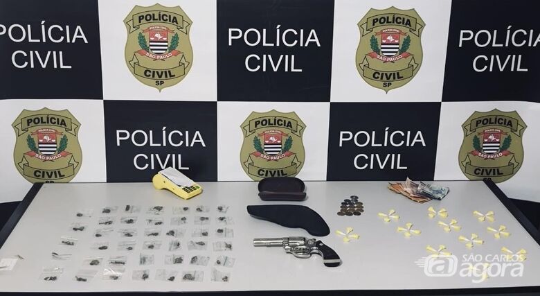 D.I.S.E. prende dois homens por tráfico de drogas e posse irregular de arma de fogo no Cidade Aracy - Crédito: Maycon Maximino 