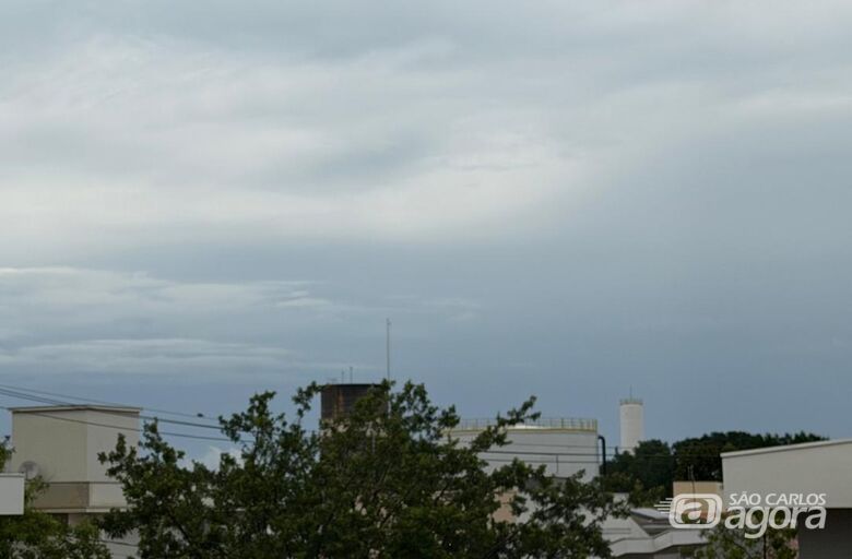 Domingo começa com tempo fechado e chuva em São Carlos - Crédito: divulgação